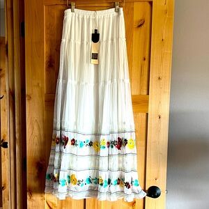 Double D Ranchwear long embroidered skirt size small